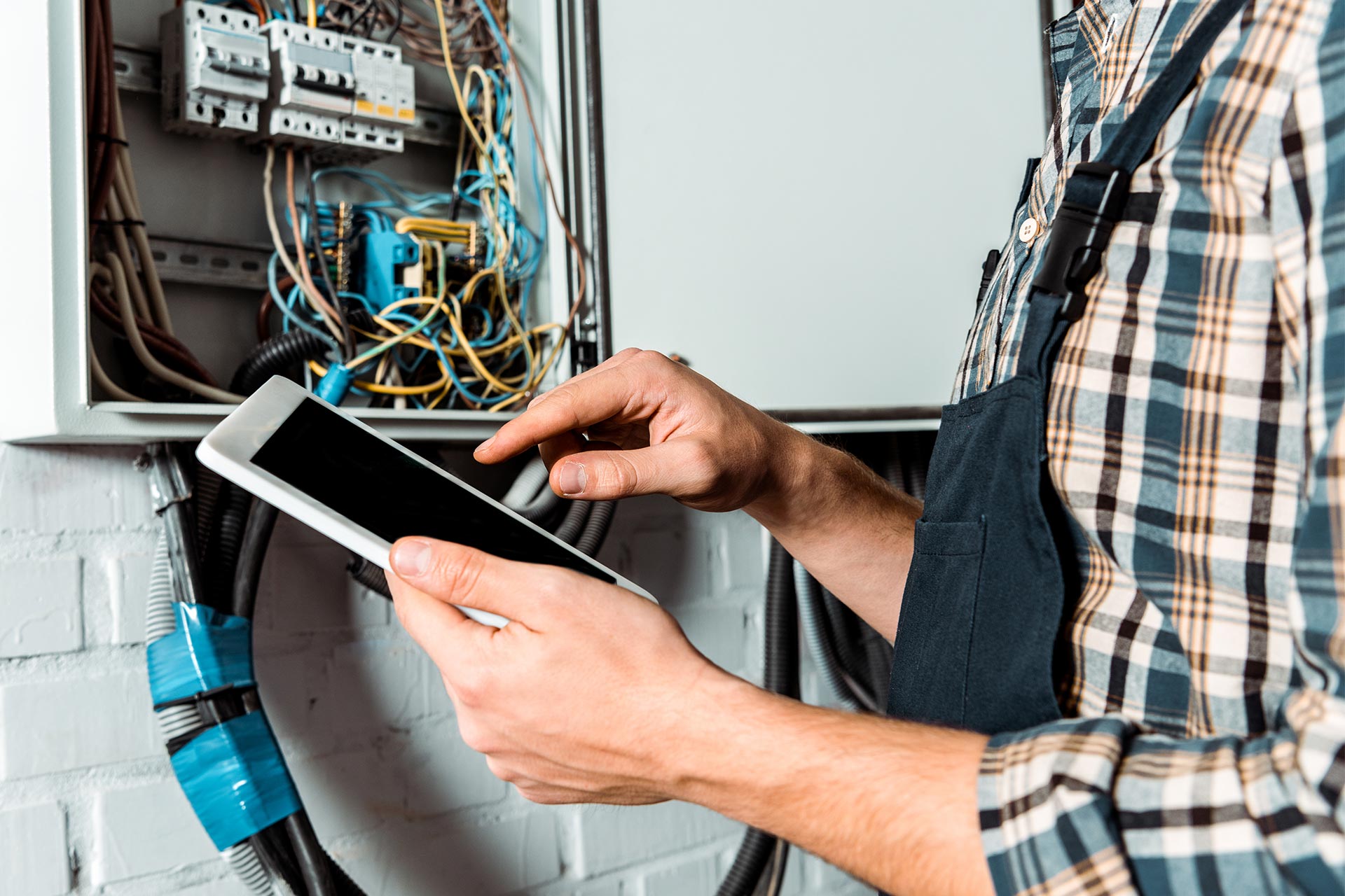 Certificación de una red de datos con tablet en el gabinete de comunicaciones